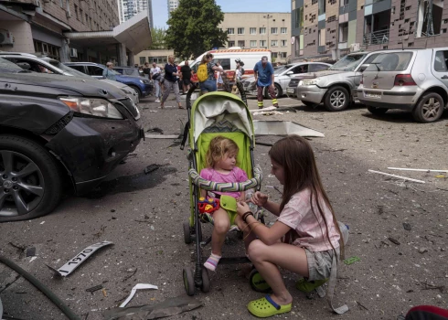 Страшные фото последствий ракетной атаки РФ по городам Украины и детской больнице: погибших более 30