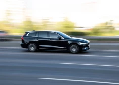 67% латвийских водителей превышают скорость, но "лидеры" в Балтии другие