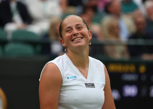 Aļona Ostapenko dzīvajā WTA rangā ir pakāpusies līdz desmitajai pozīcijai, bet, turpinot uzvarēt Vimbldonā, var kapāties vēl augstāk.