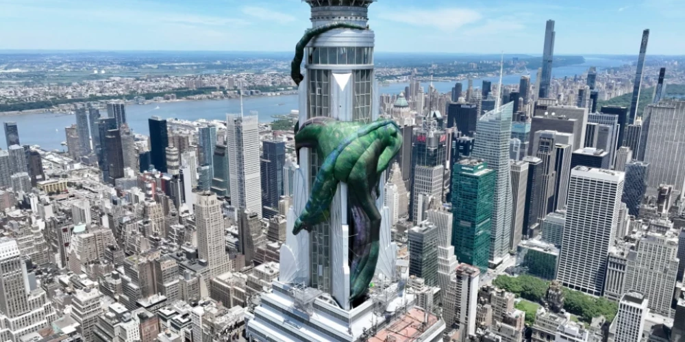 "Empire State Building" aptver pūķis.