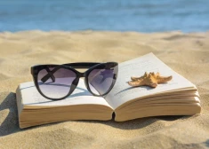 Vasaras obligātā literatūra: lasāmviela gan stāstu cienītājiem, gan uzjautrinātiem grāmatu tārpiem