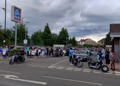 Lielbritānijā motociklistu izbraucienā godina Latvijas pilsoņa notriekto zēnu