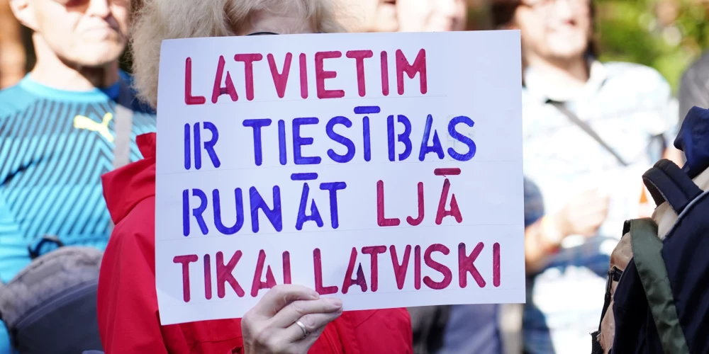 Lieta ierosināta pēc Danas Džibuti un Dominika Džibuti pieteikuma, kurus tiesā pārstāvēja viņu vecāki. 