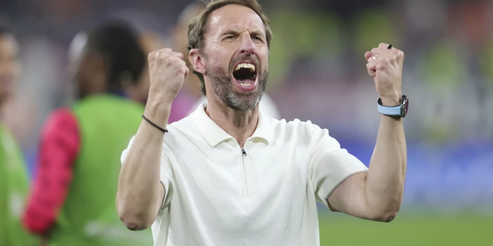 Anglijas futbola izlases galvenais treneris Garets Sautgeits līksmo pēc panākuma pusfinālā.
