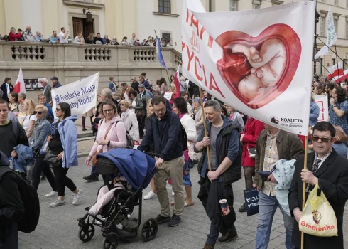 Polijā regulāri notiek abortu atbalstītāju un pretinieku demonstrācijas