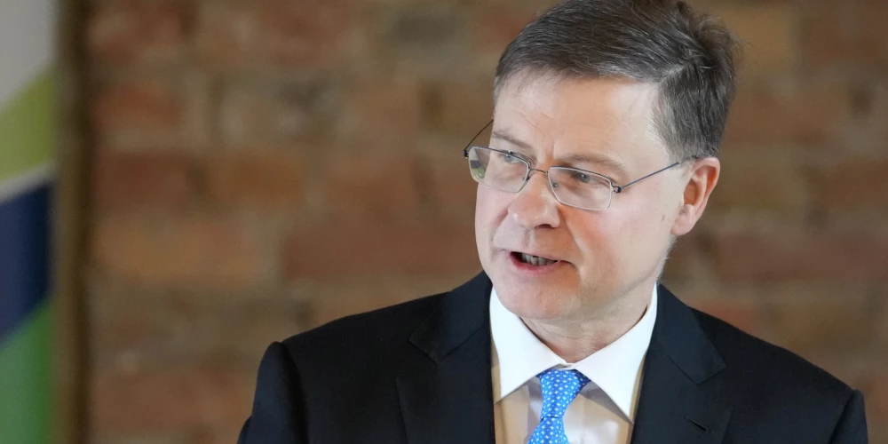 Ministru kabinets 11. jūnijā lēma Dombrovski trešo reizi nominēt darbam EK. 