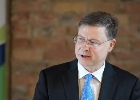 Dombrovskis atteiksies no Eiropas Parlamenta deputāta mandāta