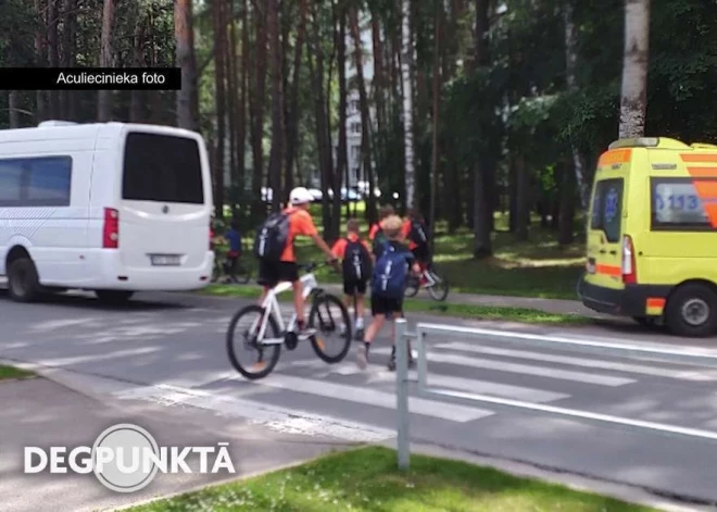 В Каугури на переходе сбили велосипедиста - местные жители считают это место небезопасным