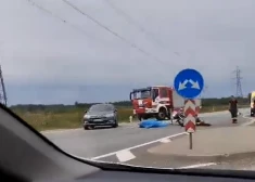 ВИДЕО: на Вентспилсском шоссе погиб мотоциклист