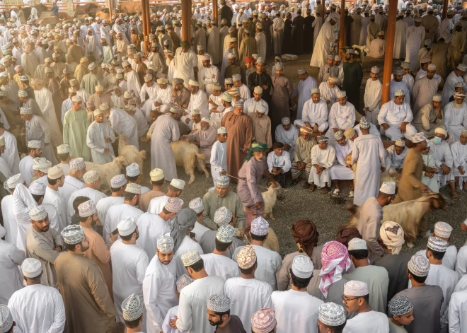 VIDEO: netālu no mošejas Omanā apšaudē nogalināti četri cilvēki