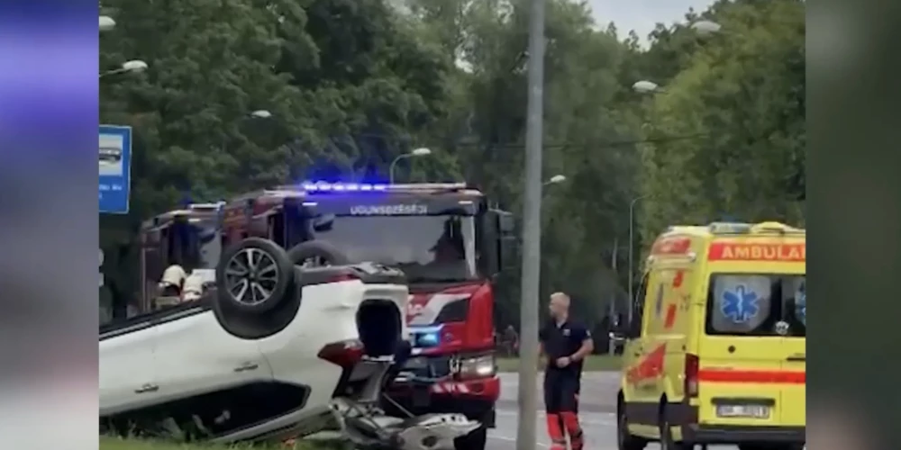 Aculiecinieki novēroja, ka “Nissan” markas spēkrata šoferis pie stūres bija tik ļoti saguris, ka transportlīdzekļa vadīšana ceļu satiksmē cilvēkam kļuva par nepārvaramu apgrūtinājumu.