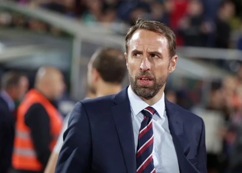 Pēc sāpīga zaudējuma Eiropas čempionātā atkāpjas Anglijas izlases galvenais treneris Sautgeits
