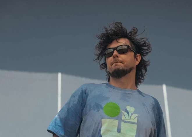 Izmantojot vienotus dizaina elementus, grupa “Astro'n'out” izveidojusi ReGen paaudzes krekliņu kolekciju, lai pievērstu uzmanību ilgtspējīgu izvēļu nozīmei ikdienā.