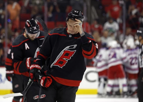 NHL klubs "Hurricanes" lauž līgumu ar Kuzņecovu, kurš tagad var doties uz okupantu līgu - KHL
