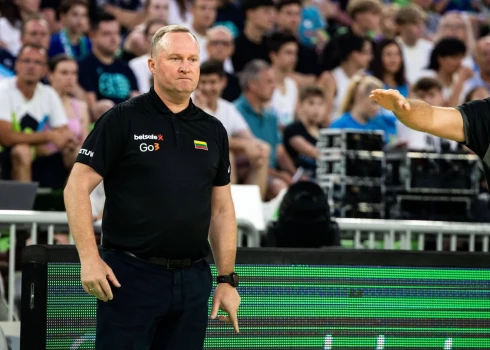 Pēc netikšanas uz olimpiskajām spēlēm Lietuvas basketbola izlase šķiras no galvenā trenera