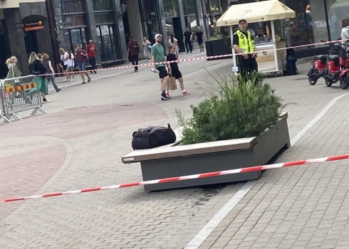 В центре Риги заметили подозрительную сумку; как отреагировала полиция?