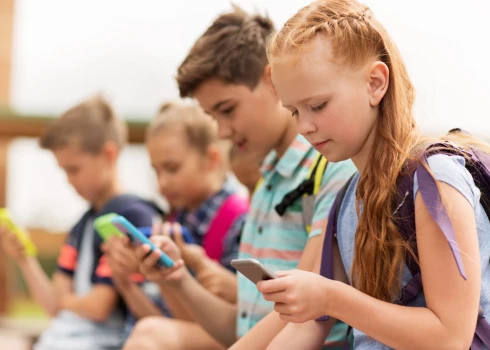 Дигитализация школ Латвии: детям обещали больше интернета