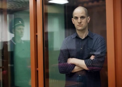 В России американского журналиста обвинили в шпионаже и приговорили к 16 годам колонии