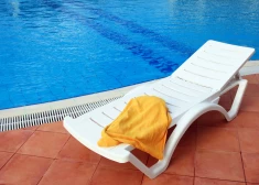 Никакого "бронирования полотенцами": на испанском курорте запретят любимую привычку туристов