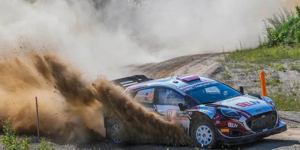 Rallija pilots Mārtiņš Sesks un stūrmanis Renārs Francis FIA pasaules rallija čempionāta "Tet Rally Latvia" ātrumposmā Kuldīgas novada Snēpelē.