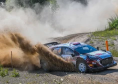 Rallija pilots Mārtiņš Sesks un stūrmanis Renārs Francis FIA pasaules rallija čempionāta "Tet Rally Latvia" ātrumposmā Kuldīgas novada Snēpelē.