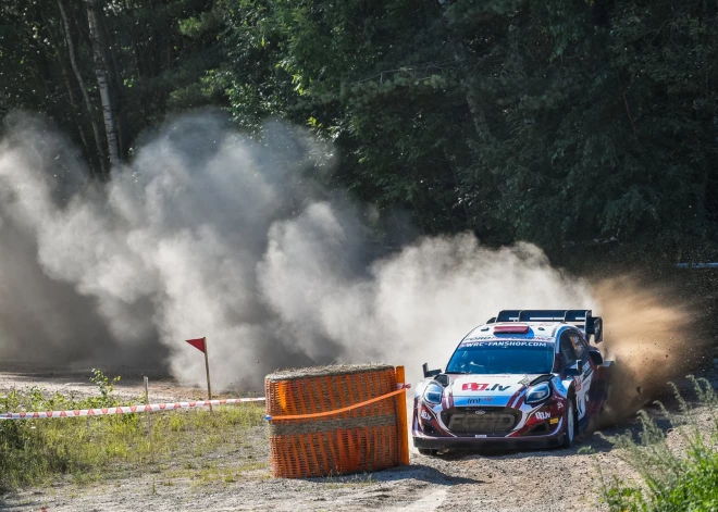 Sesks WRC Latvijas rallija pēdējās dienas ievadā attālinās no otrās vietas