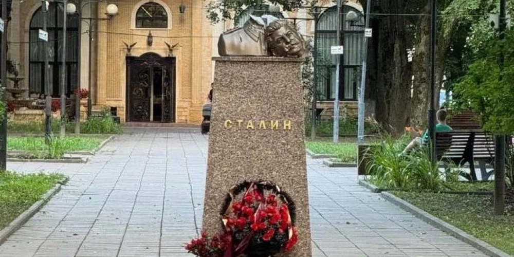 Staļina krūšutēls Zveņigorodā tika uzstādīts bez varasiestāžu atļaujas.