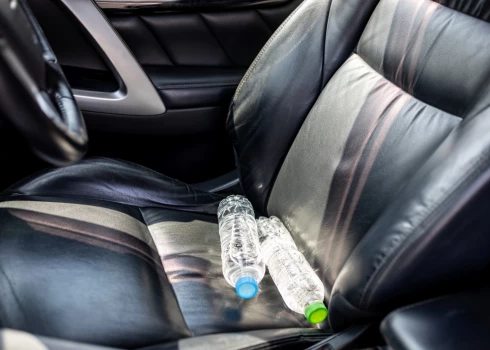 Почему оставлять бутылку с водой в машине опасно для здоровья и безопасности