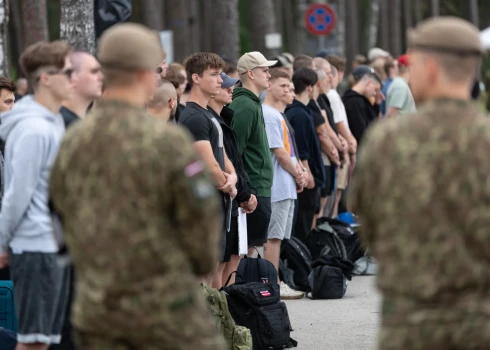 Vieni no lielākajiem izaicinājumiem - redze un zobu veselība. Bergmanis skaidro, kāpēc topošos karavīrus dienestā mēdz neuzņemt 