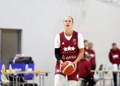 Kitija Laksa Latvijas sieviešu basketbola izlases treniņā.