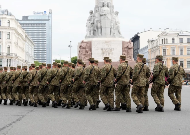Plāno papildināt armijas ekipējumu ar pašgājējhaubicēm un virsūdens droniem