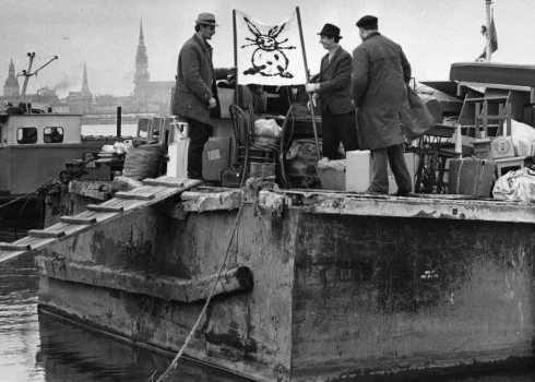 Kadri no filmas Ābols upē ļauj iztēloties septiņdesmito gadu Zaķusalu.