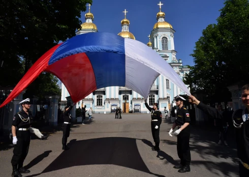 Kāda ir dzīvības cena? Maskava piedāvā iedzīvotājiem 1,9 miljonus rubļu par došanos karot uz Ukrainu
