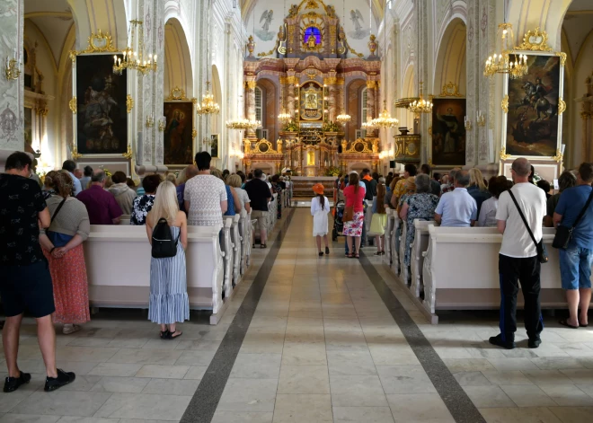 Katoļiem lieli svētki. Kāpēc Latvijā par šo svētku centru izvēlēta Aglona