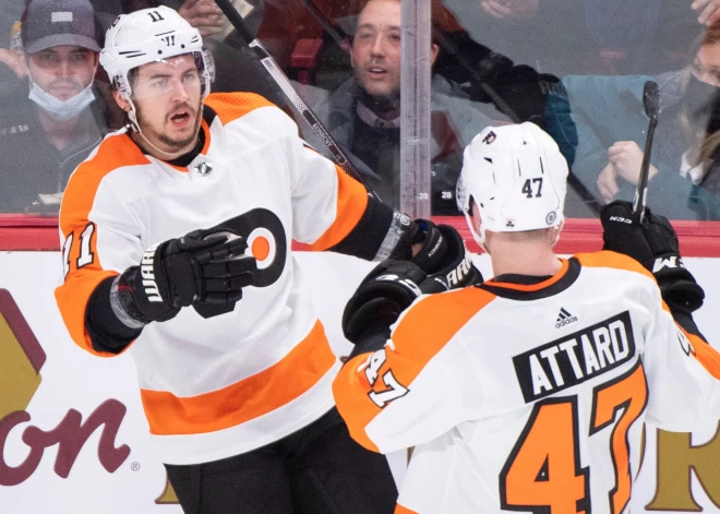 NHL klubs "Flyers" uz astoņiem gadiem pagarinājis līgumu ar Konekniju