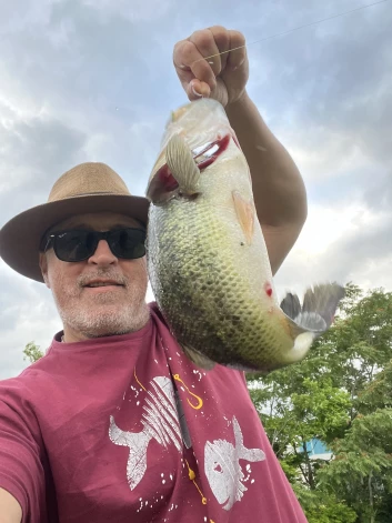 Agris pat noķēra iespaidīgu amerikāņu jūras asari. “Nosvērt jau nebija uz kā, bet domāju, ka tuvu pie kilograma bija.”