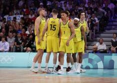 Olimpiskais basketbola turnīrs sākas ar Austrālijas drošu uzvaru pret Spāniju