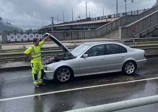 Sabiedrisko transportu Rīgā pirmdien varēs izmantot bez maksas