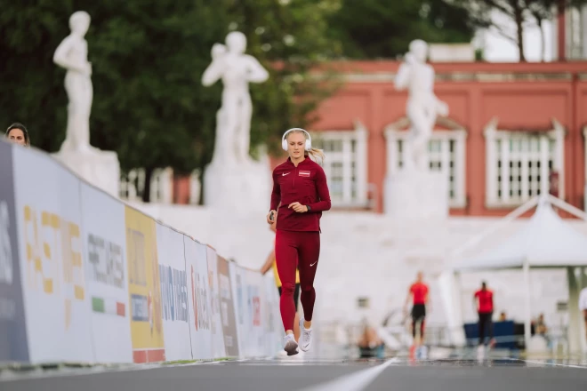 Pāris mēnešu pēc meitiņas Rūtas piedzimšanas Gunta Vaičule atgriezās sportā.