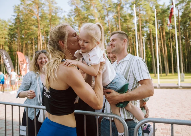 "Mana prioritāte ir ģimene," - Gunta Vaičule par meitas audzināšanu, olimpiskajām spēlēm un sargeņģeļiem