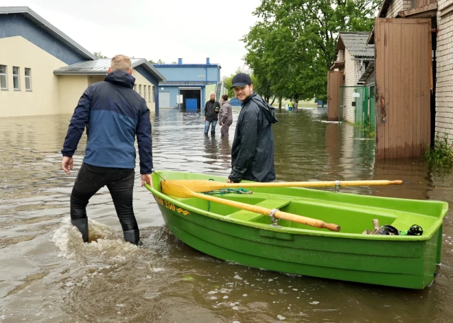 Izsludināts oranžais brīdinājums par augstu ūdens līmeni upēs