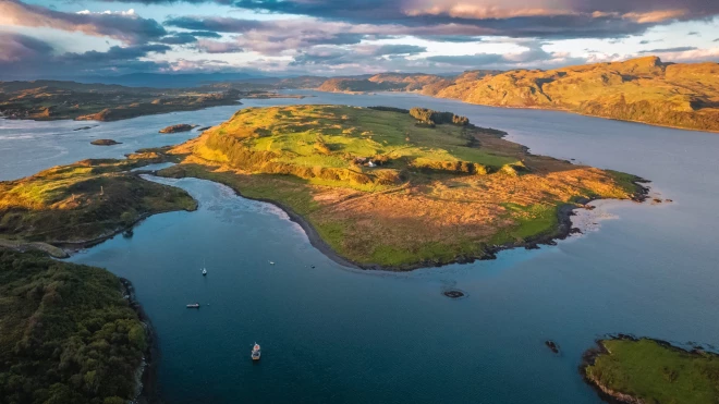 Šiītu musulmaņu sludinātājs Jasers al Habibs uz šīs Skotijas salas grib izveidot savu islāma valsti. (foto: torsa-island.co.uk)