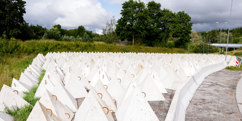 Pretmobilitātes šķēršļi (foto: Armīns Janiks, Aizsardzības ministrija)