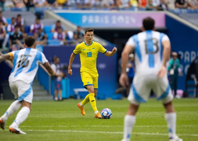 Argentīnas futbolisti izslēdz Ukrainu; Ēģipte pārsteidz Spāniju