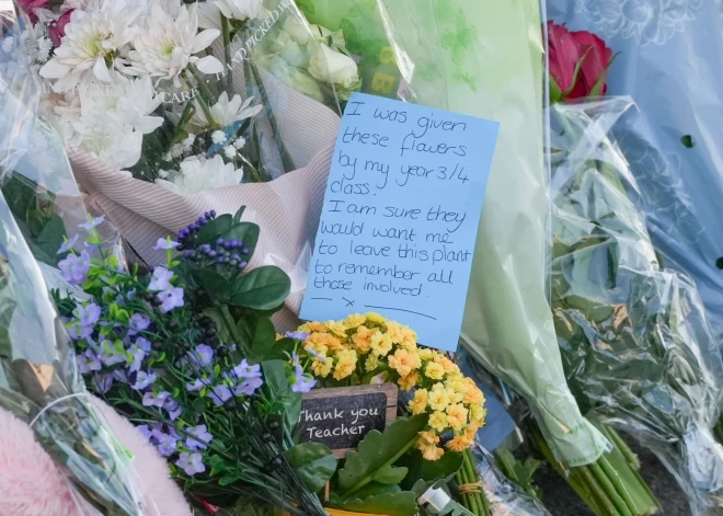 Sautportā, kur traģiski nodurtas trīs meitenes, izceļas protesti un sadursmes ar policiju