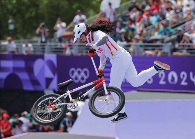 Par olimpisko čempioni BMX frīstailā kļūst ķīniete Dena