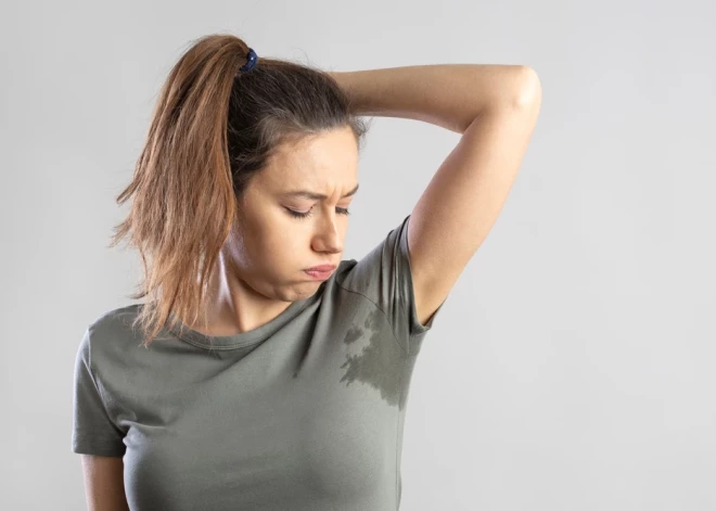 Izvēlēsimies pēc sviedriem neost. Dezodorants vai antiperspirants – kas patiesībā ir labāks