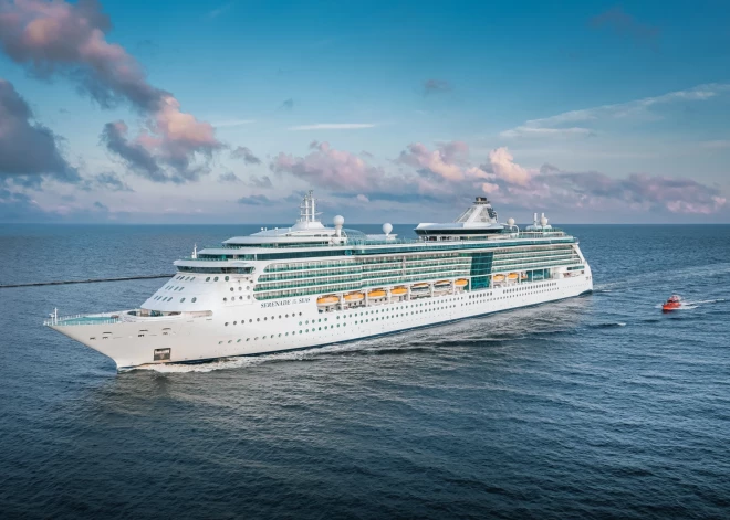 FOTO: Pasaules kruīza ietvaros Rīgā viesojas kuģis “Serenade of the Seas”