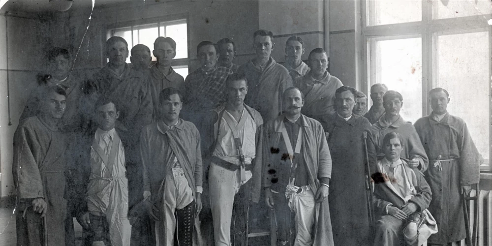 Invalīdi Rīgas Kara slimnīcā. Divdesmito gadu sākums.