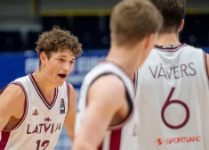 Latvijas basketbolisti svin pirmo uzvaru turnīrā.